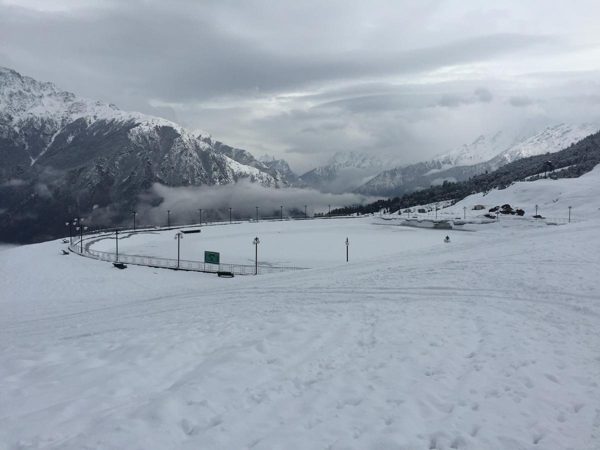 Clifftop Club Auli Joshīmath Extérieur photo