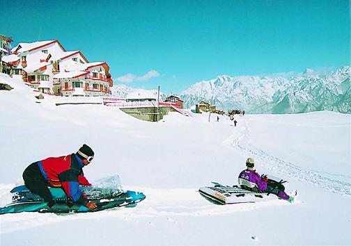 Clifftop Club Auli Joshīmath Extérieur photo