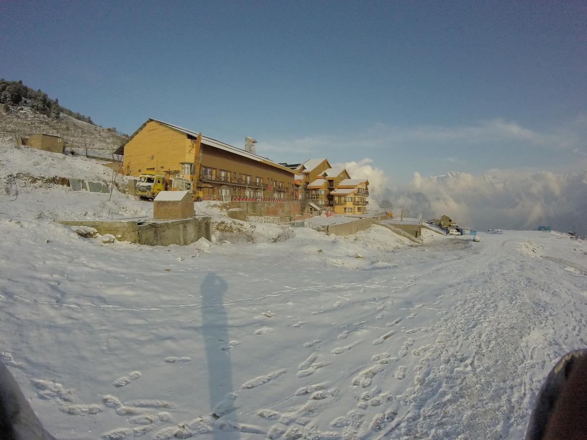 Clifftop Club Auli Joshīmath Extérieur photo